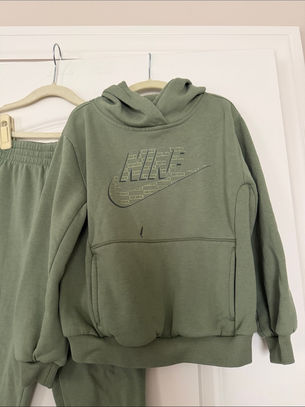 Nike | (6) Kids Olive Green Hoodie & Jogger Set - Picture 2 of 6